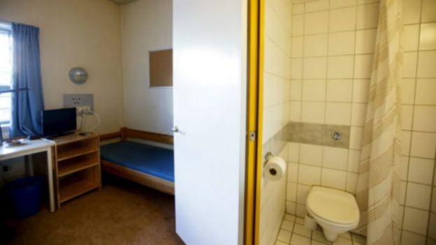 挪威杀害77人的罪犯控告政府不人道胜诉