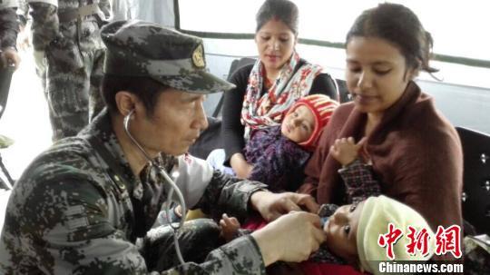成都军区赴尼医疗救援队已接诊29名地震伤员