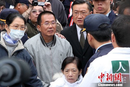 军人口吃尿_陈水扁排尿改善出现口吃狱方称出院无时间表(2)