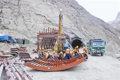 中巴联合扩建喀喇昆仑公路 预计年底竣工(图)