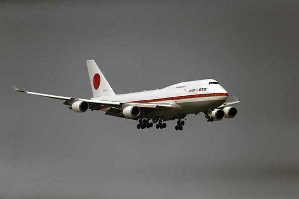 日本政府的波音747专机 原标题:专机撞鸟 安倍转乘备用机 日本首相