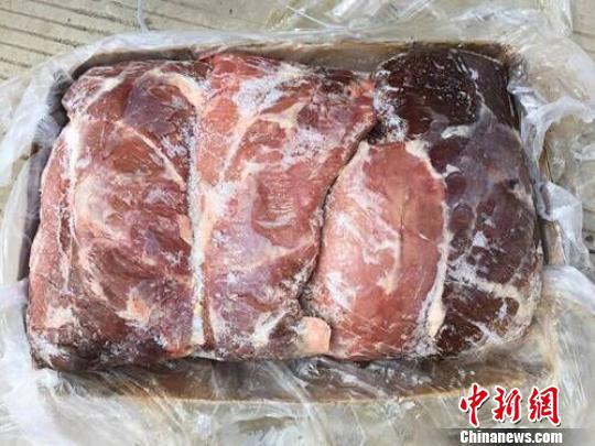 云南警方查获60余吨走私冷冻肉已散发刺鼻臭味（图）