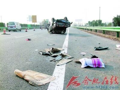 男子高速路驾车发生侧翻 妻子被甩出车外身亡