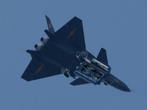 美媒：中国PL-15空空导弹配备歼20 可威胁F-35