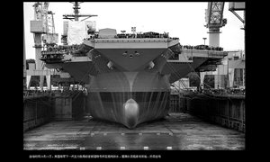 美国海军下一代主力航母“福特”号在船坞注水