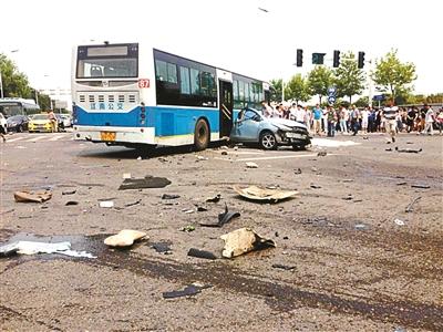 南京肇事宝马时速195.2公里 超12级台风风速_新闻_腾讯网