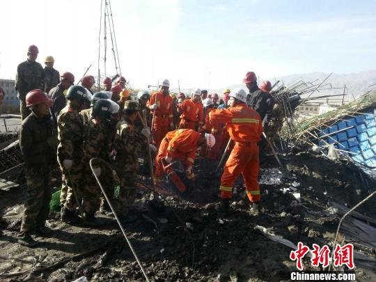 青海大柴旦一工地发生坍塌 5人被埋16人受伤