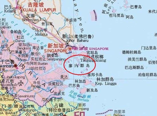 廖内群岛位于靠近新加坡和马六甲海峡,面临南海的位置.