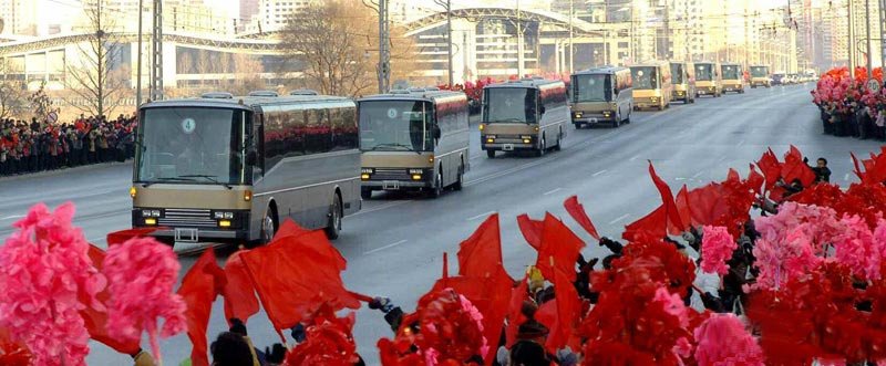 朝鲜&quot;氢弹&quot;试爆科学家出游 十万朝鲜人民送行(图)