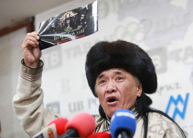 外媒：蒙古说唱歌手因穿纳粹符号服装被俄外交官殴打昏迷