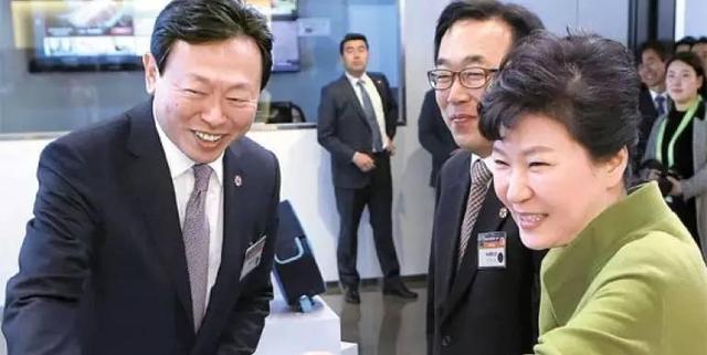 乐天与安倍关系密切 遭韩国人质疑姓日还是姓韩