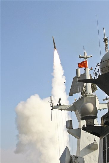 (编者注:应为054a护卫舰发射海红旗16防空导弹)