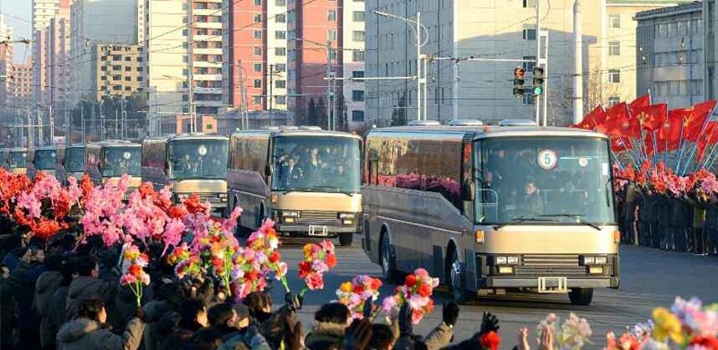 朝鲜&quot;氢弹&quot;试爆科学家出游 十万朝鲜人民送行(图)