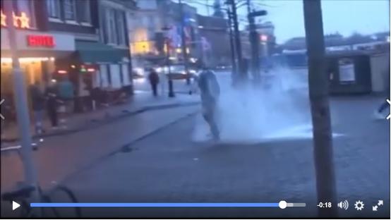 荷兰 青年 街头向 华人  奶粉袭击  疑不满抢购_新