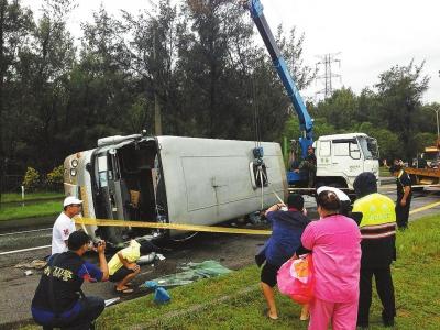 大陆游客台湾屏东遇车祸致1死15伤