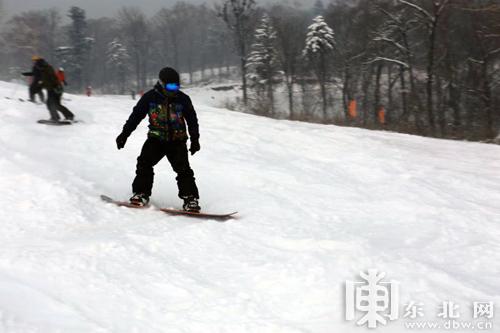 黑龙江提前迎来冬季旅游季 多地积雪超过40厘米