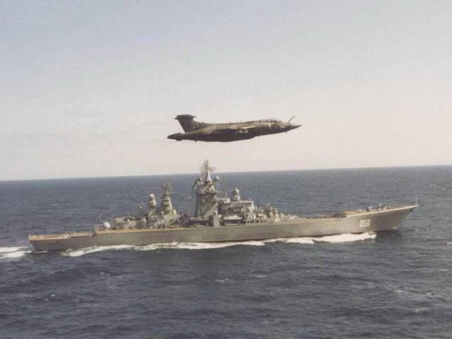 千吨战万吨：中国海军曾三次截击苏联航空母舰
