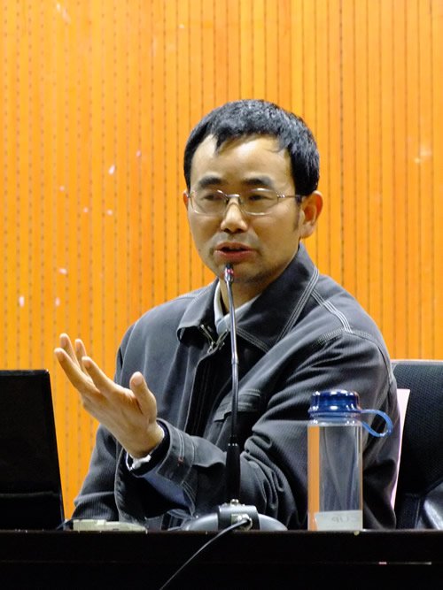 新华社谈北航教授掌掴老人:何以为人师表?