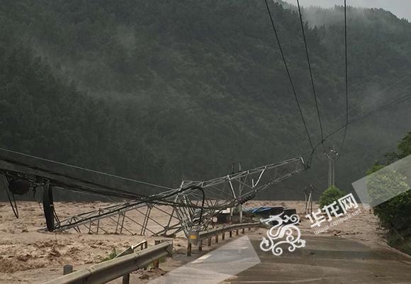 重庆丰都多地遭受暴雨袭击 已疏散转移2300余人