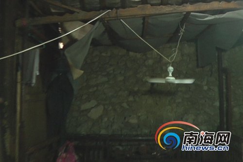 儋州小伙家贫无房住 <em>借宿</em>亲戚危房苦读考上大