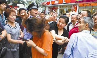 交通事故引“我爸是交通局长”传言 当事人否认