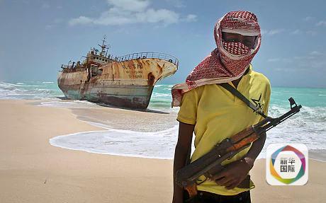 船员被索马里海盗劫持1672天：我们会活着回家4