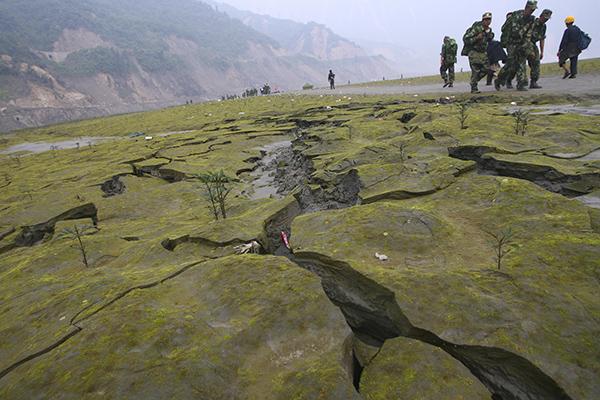 汶川地震幸存者：震后自杀获救 与同学再组家庭