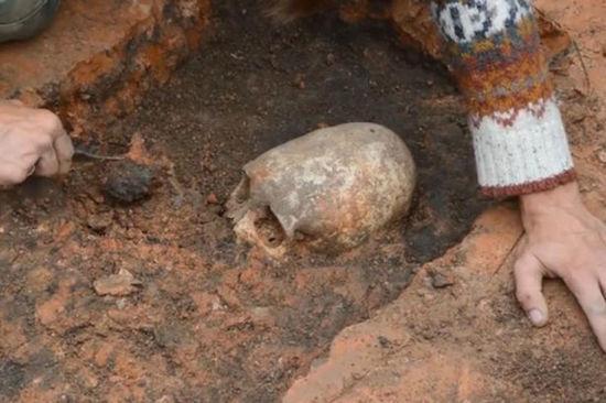 俄出土6000多年前女性头骨 形状奇特疑似外星人(组图)