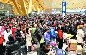 7000旅客滞留昆明机场 机场承认人员设施有欠缺