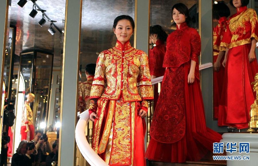 新娘的婚纱_中国新娘婚纱设计图(2)