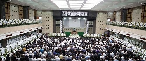 广州被砍医生告别仪式举行 胡春华等人沉痛哀悼