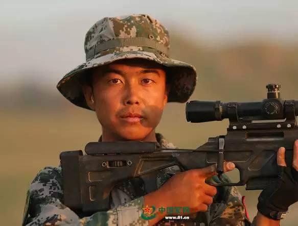 中国90后“特战兵王”：一枪射中120米外5毫米电线
