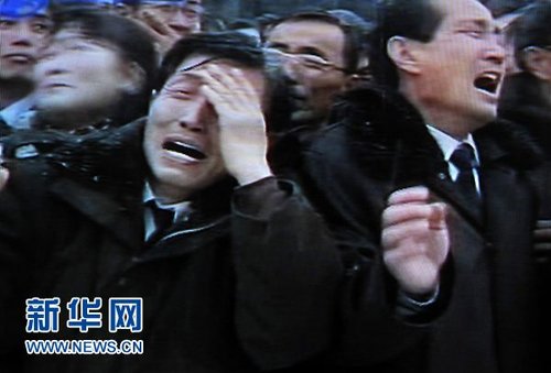 朝鲜军民40公里长街冒雪送别金正日
