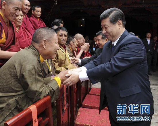 习近平看望慰问西藏宗教界爱国人士