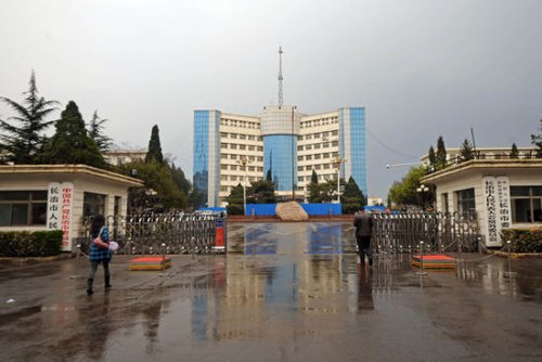 山西长治回应低龄干部 称系特殊历史与学制所致