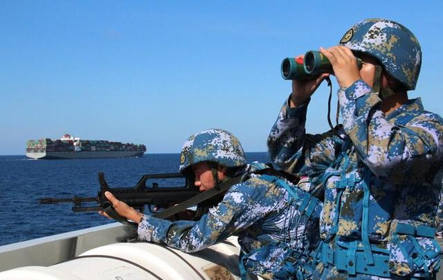中国海军护航编队处置多艘疑似海盗船只袭扰_新闻_腾讯网