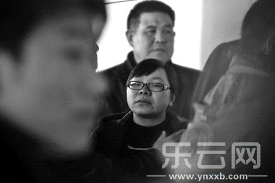 昆明机场志愿者叫屈:被滞留旅客骂有屁用