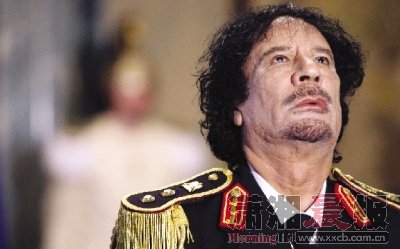 卡扎菲曾在众目睽睽之下将光脚伸到布莱尔面前