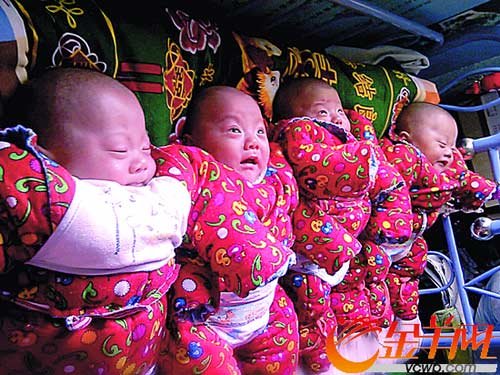打工夫妇艰难抚养四胞胎 曾捐出38万善款(图)