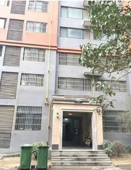 西安女子疑被困电梯30天活活饿死 轿厢内有抓痕