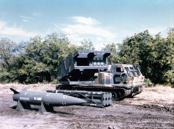 年向美国购买了29套有"钢雨"之称的m270型227毫米12管自行火箭炮系统