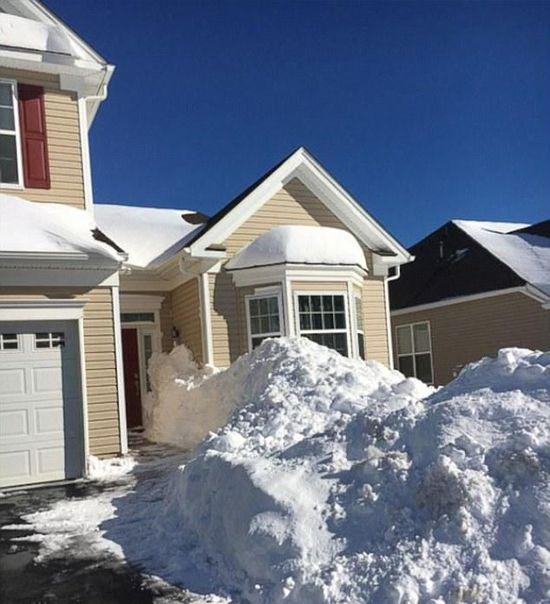 美暴雪致新泽西一夫妇家门被堵无法出门