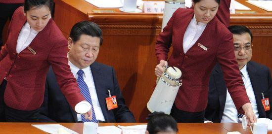 两会花絮:刘翔现身遭围堵 大喊姚明来了脱身_新闻_一生一世