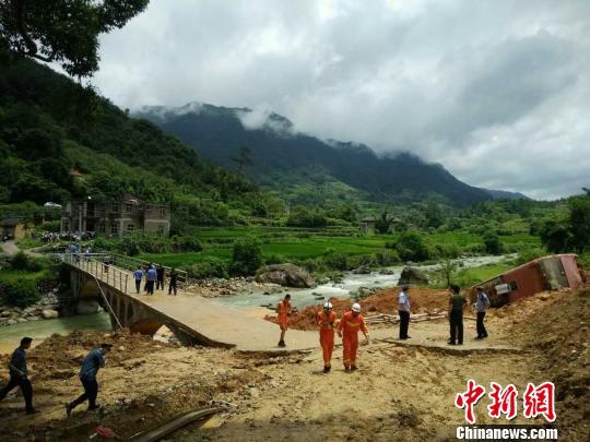 台湾旅行团在福建遇山体滑坡 仅出发1天便遭意外