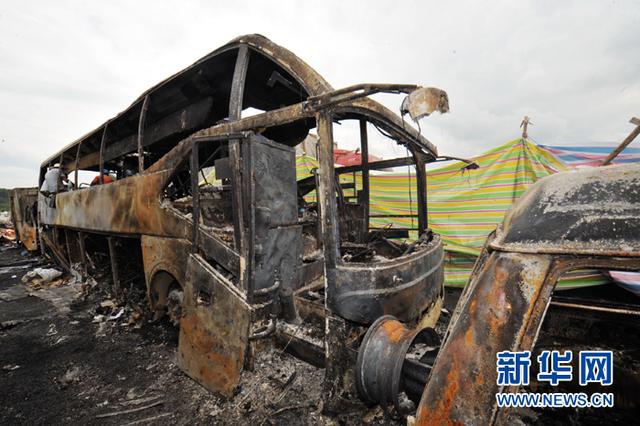 直击沪昆高速特大车祸:像炸弹爆炸一样(图)