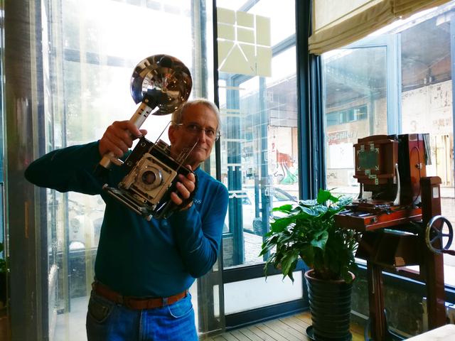 大卫·伯耐特《失重的人》摄影展在映画廊举行