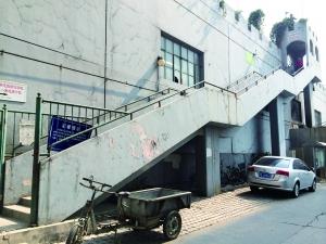 2岁半女童独自出走两公里 幼儿园老师被辞退