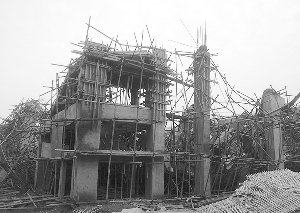 江苏扬州一在建工地脚手架坍塌 19人送医