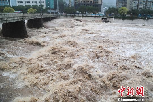 温州市文成县，因强降雨河水上涨 黄小青 摄 