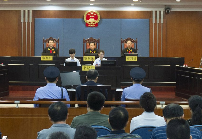 薄熙来受贿,贪污,滥用职权案,经过近5天公开开庭审理,8月26日13时04分